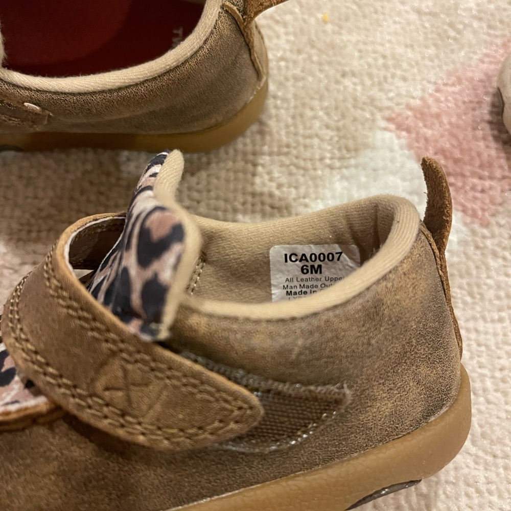 Toddler girls 6 Twisted X shoes. Price is for both - Picture 5 of 5